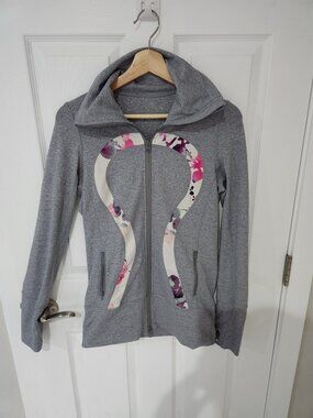 Lululemon full zipped grey sweater - Size 6